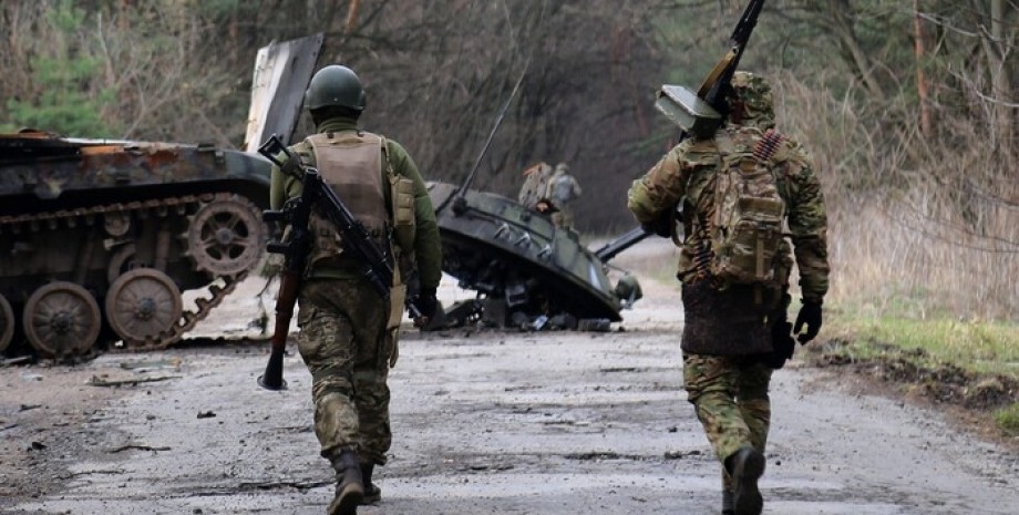 военные, украинские военные, оружие, дорога, лес, военная техника