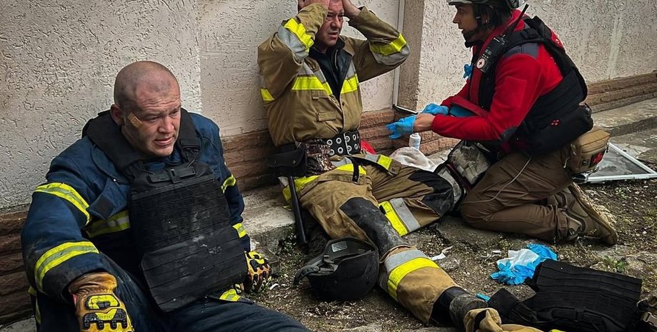 спасатели ГСЧС, детонация, взрыв, госпитализация, травмированные