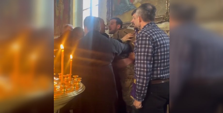 хмельницкий избили военного, Артур Ананьев, избиение военного, Артур Ананьев хмельницкий, избиение в церкви в Хмельницком, военный Артур Ананьев