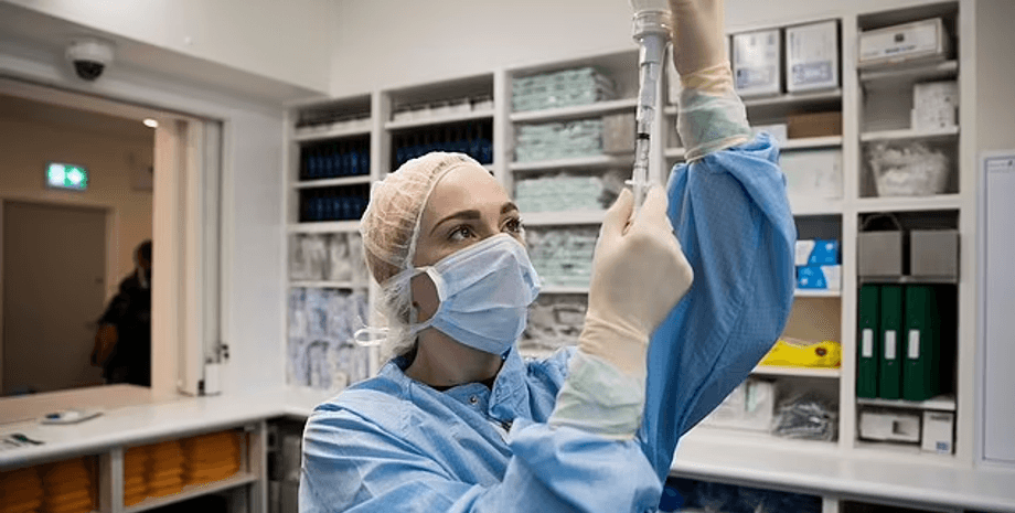 Кімната для прийому наркотиків, заборонені препарати, під наглядом лікаря, спалахи ВІЛ-інфекції, епідемія, здоров'я,