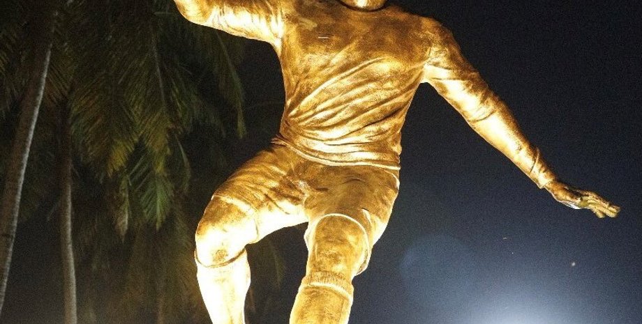 Кріштіану Роналду, статуя футболісту в Індії