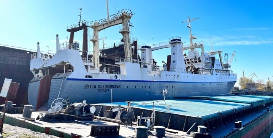 рыболовецкий траулер "Бухта Соколовская"
