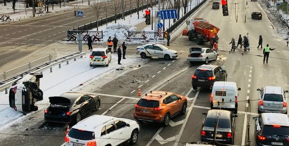 дтп у києві, дтп під повітрофлотським мостом, аврія у києві, аварія під повітрофлотським мостом