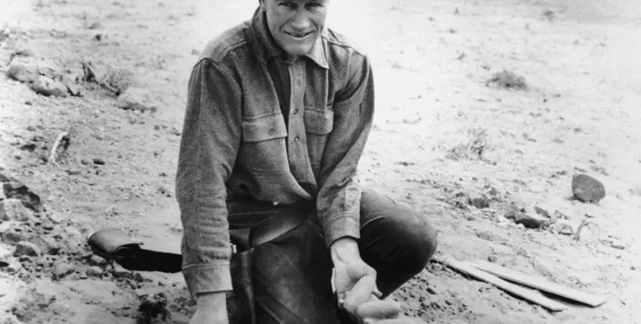 Рой Чепмен Ендрюс, Індіана Джонс, археолог-авантюрист, натхнення з реального життя, натураліст, дослідник, експедиції, Азія, палеонтологія, відкриття, скам'янілості, яйця динозаврів, Центральна Азія