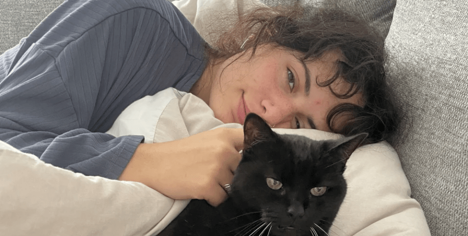 Девушка с синдромом "спящей красавицы" Медсестра, синдром спящей красавицы, синдром Клейне-Левина, редкая болезнь, спит по 20 часов, приступы сна, потеряла год жизни