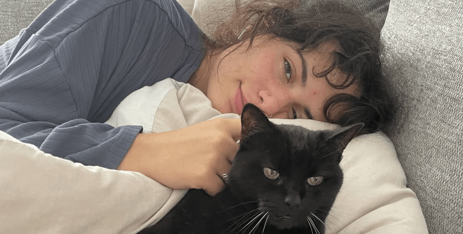 Медсестра, синдром сплячої красуні, синдром Клейне-Левіна, рідкісна хвороба, спить по 20 годин, напади сну, втратила рік життя