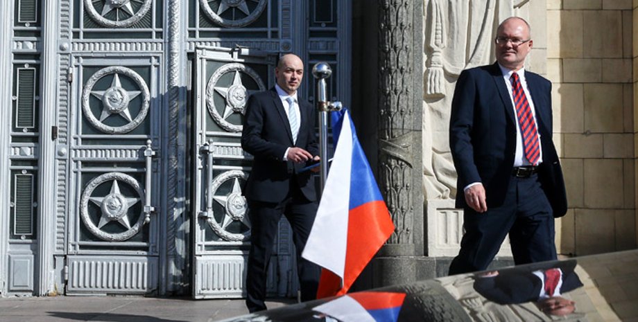 Дипломатам дадуть кілька днів, щоб залишити країну