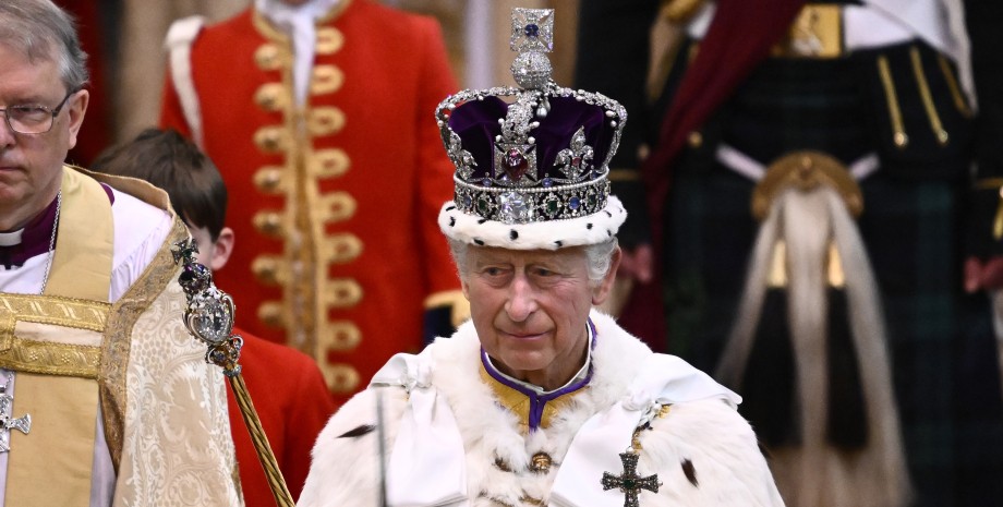 Король Чарльз ІІІ, Король Чарльз ІІІ нарушил традиции современным нарядом, Король Чарльз ІІІ образ на коронации
