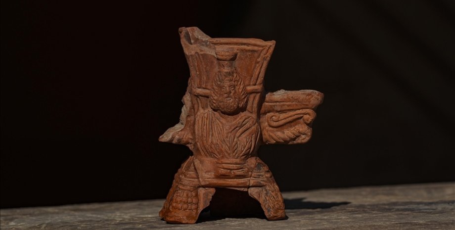 Артефакт изображает египетского бога Сераписа