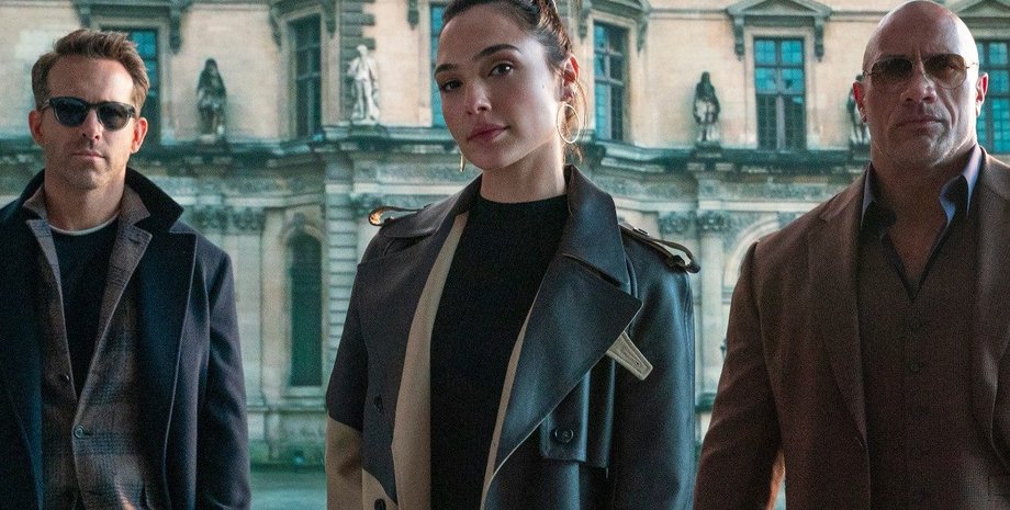 Райан Рейнольдс, Галь Гадот и Дуэйн Джонсон, красное уведомление