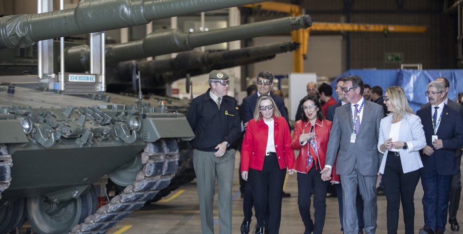 Испания, Маргарита Роблес, Santa Barbara Sistemas, Leopard 2A4, министр обороны, танки