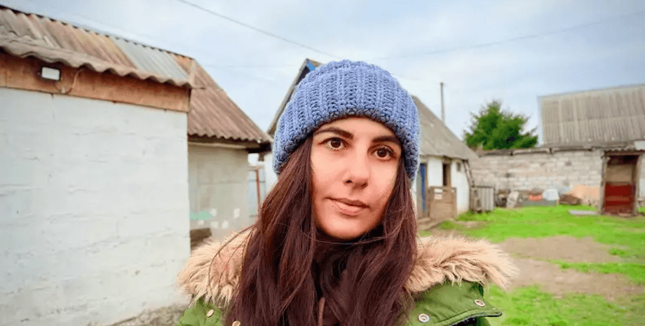 Ельміра купила хату в селі