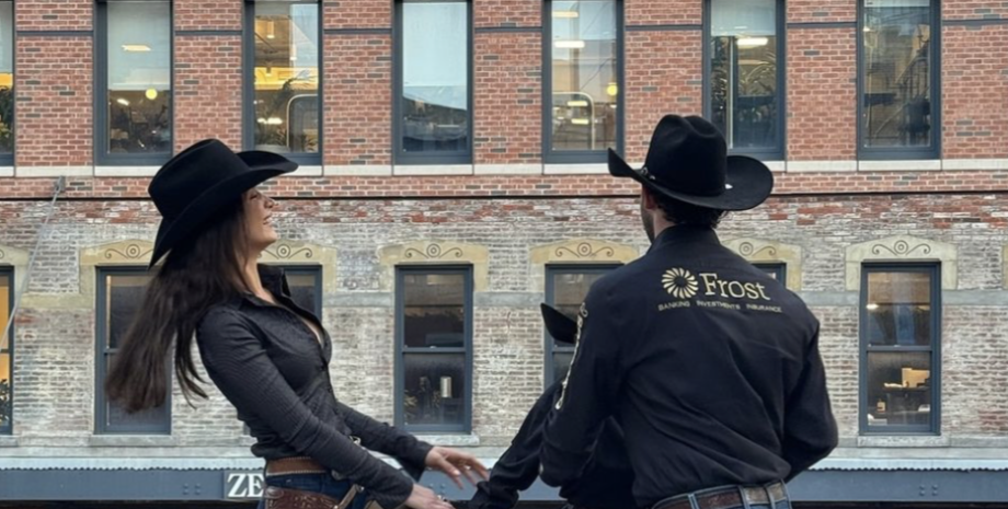 Белла Хадід та Адан Бануелос Белла Хадід та Адан Бануелос, бойфренд белли хадід, йоланда хадід, ковбой, техас, белла хадід особисте життя