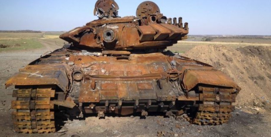 Сожженый российский танк / Фото: Reuters
