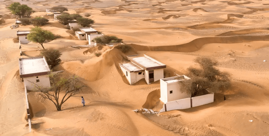 Злісний дух Умм Аль Дувайс, покинуте село в ОАЕ, село Аль-Мадам, туристичний міф, міська легенда, злісні духи, пустеля