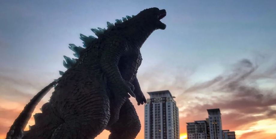 годзила