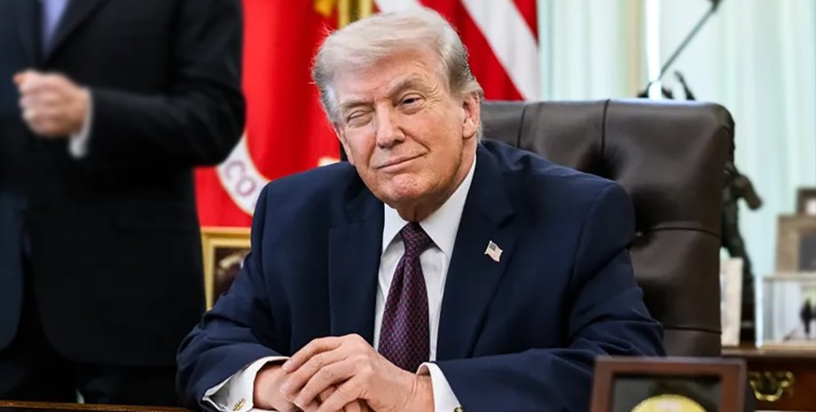 Паспорт США Дональд Трамп