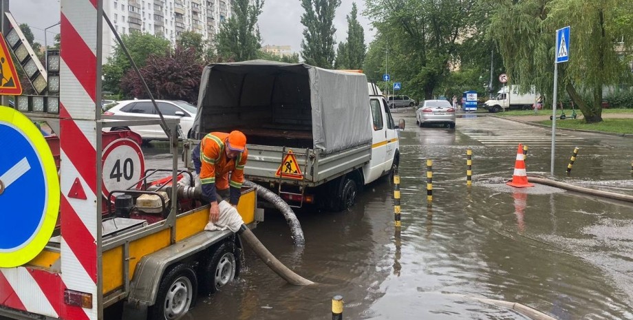 Сильна злива в Києві