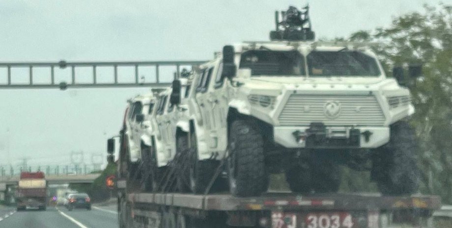 Спецтехника для разгона демонстрантов