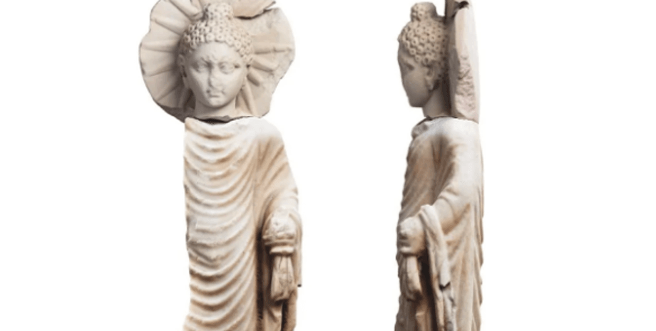 Червоне море, Птолемей II Філадельф, статуя Будди, римський період, торгівля, бойові слони, екзотичні товари, храмовий комплекс, індійські торговці, монети Сатавахани, санскритський напис, грецькі написи, давні цивілізації