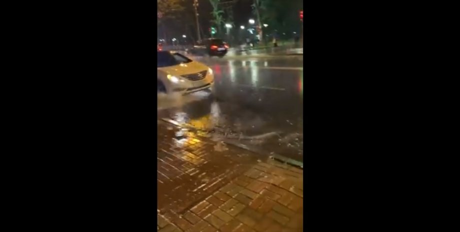 Киев ушел под воду после сильного ливня 30 августа