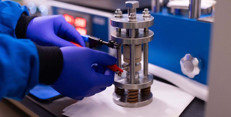 твердотільна батарея