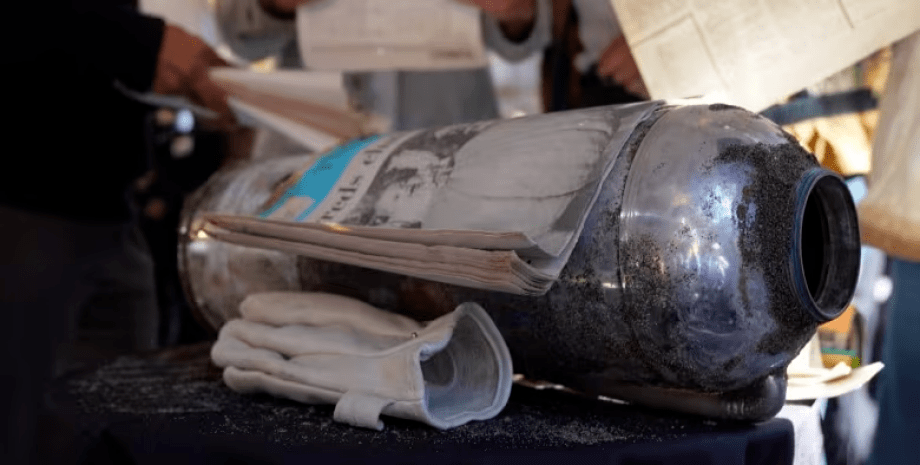 Капсула часу Капсула часу, шкільна капсула часу, останній хранитель, студент, закопали капсулу часу, реліквія, під землею