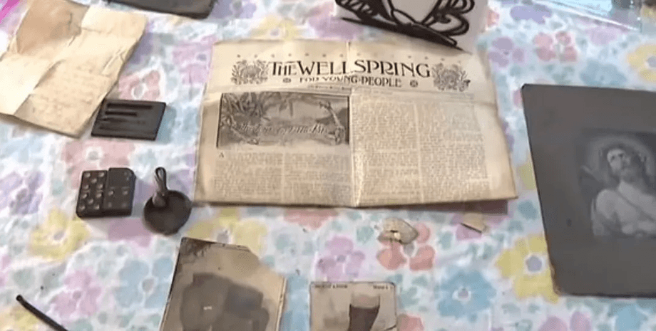 Речі зі 111-річної капсули часу, капсула часу, давня схованка, схованка, речі попередніх власників будинку, старовинна газета, лист, іграшки