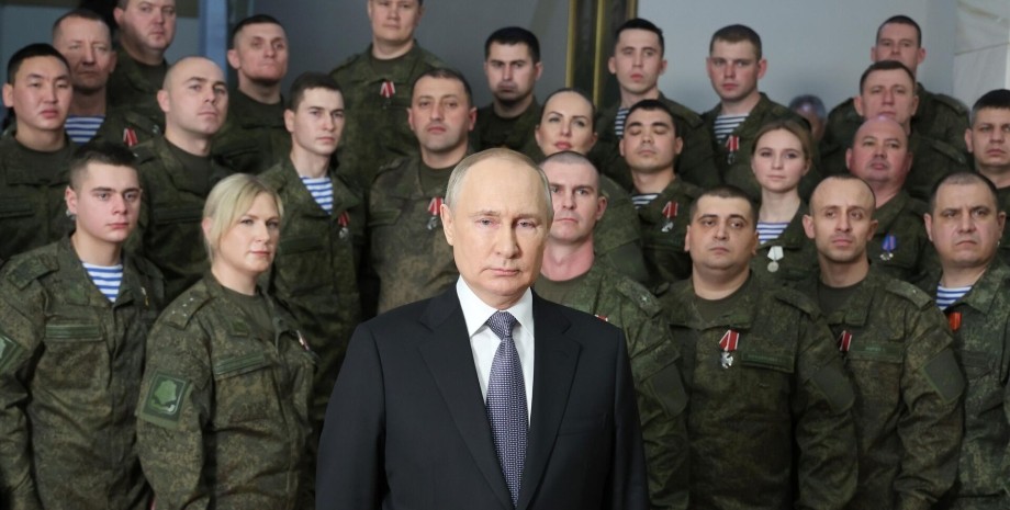 Глава Кремля Владимир Путин во время новогоднего обращения