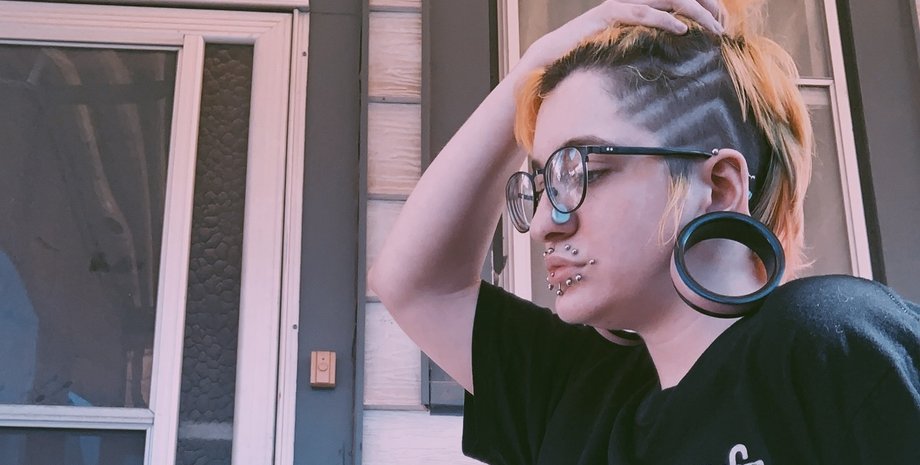 Джесси Киркпатрик, пирсинг, серьги