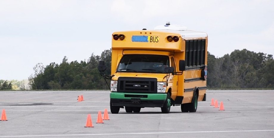 Шкільний автобус, лосиний тест, електробус, Ford E-450, безпека авто