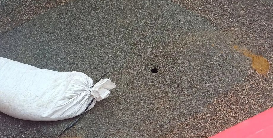 Яма на дорозі в Англії