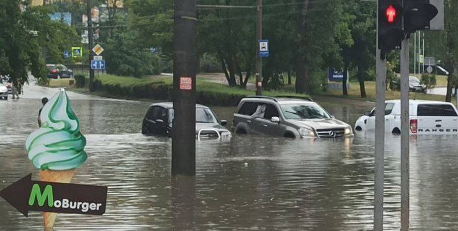 в тернополе сильный дождь, тернополь затопило, в тернополе залило дороги, мощный ливень в тернополе
