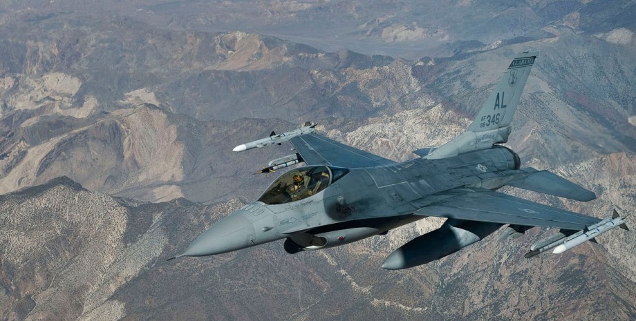 Истребитель F-16, F-16 для Украины, F-16 для ВСУ, F-16 эскадрилья, F-16 когда поступит, F-16 чем особенный, F-16 война в Украине