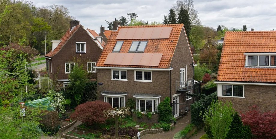 Солнечные панели Solarix на доме