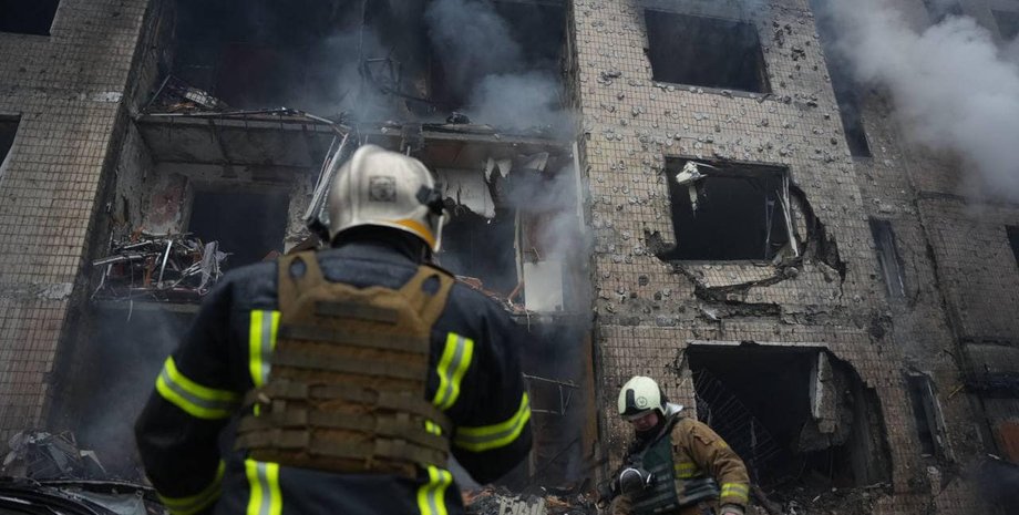 Обстріли України