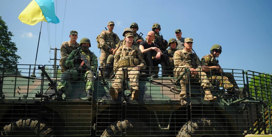 Арсений Яценюк на учениях / Фото: facebook.com/yatsenyuk.arseniy