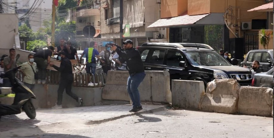 человек с автоматом,  Ливан, Бейрут сегодня