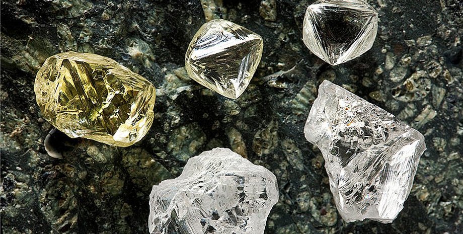 Алмази з Росії, Індія алмази, війна в Україні, Огранувальники алмазів у Сураті, криваві алмази