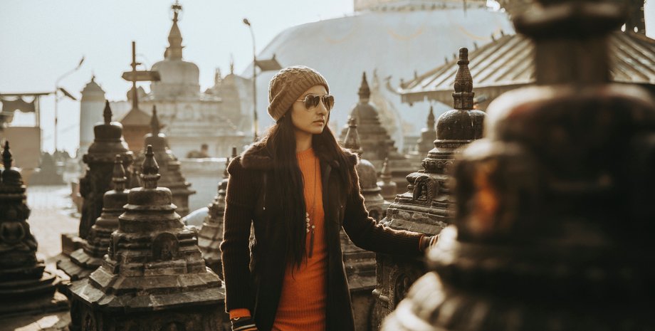 пальто, сукня міді, тренди 2023, модні тренди 2023