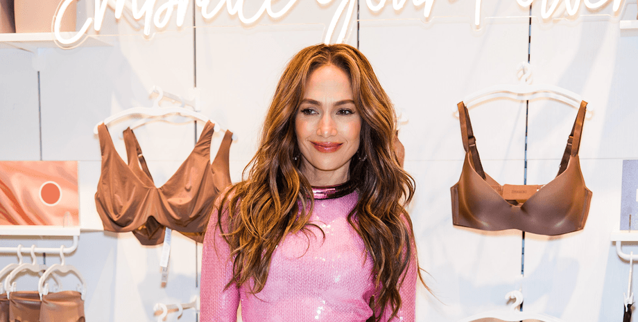 Дженніфер Лопес, Дженніфер Лопес мінісукня, Дженніфер Лопес фігура, Intimissimi, спідня білизна