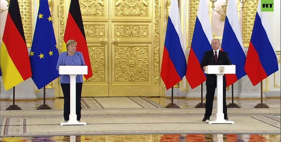 Путін попросив Меркель вплинути на Україну для припинення війни на Донбасі