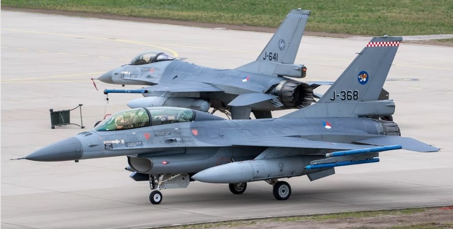 Зображення двох літаків F-16