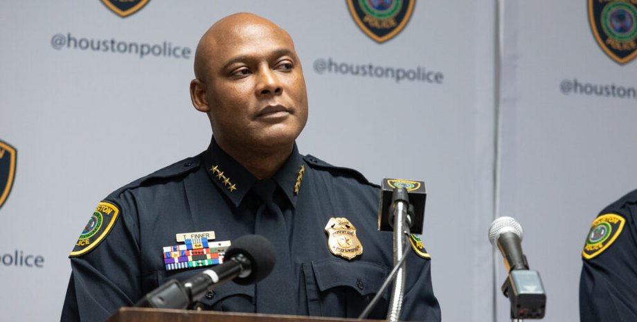 Начальник отделения полиции, полиция, начальник полиции, секретный код, нарушение закона, внутренний код, офицеры, форма