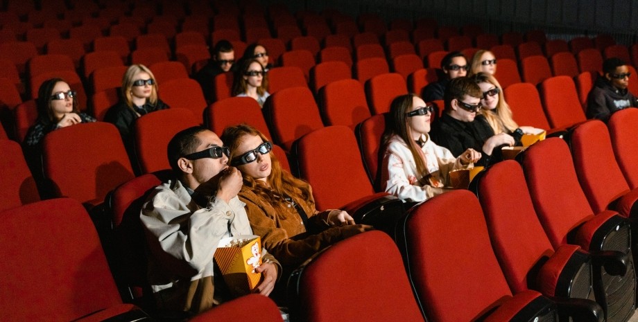 кінотеатр, кіно, люди в кіно, дивлять кіно, глядачі кінотеатр, показ кіно, кінопоказ