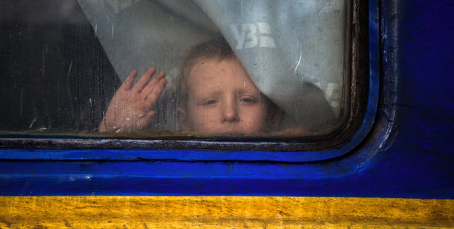 эвакуация, принудительная эвакуация эвакуация детей, поезд, ребенок в поезде