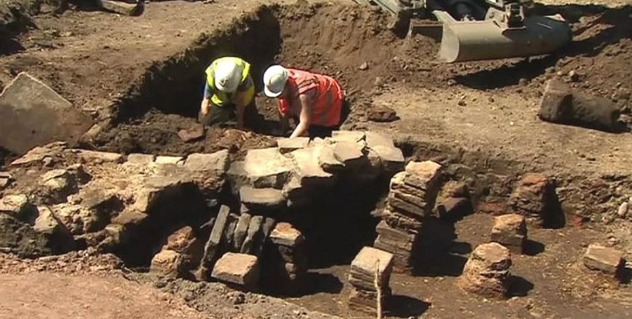Археологи, знахідка, давньоримські руїни в Англії, пурпурний барвник, фіолетовий камінь, пігмент, крикетний клуб, дивовижна знахідка