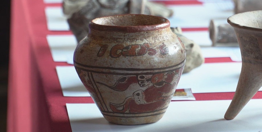 Ваза цивилизации майя, американка Анна Ли Дозьер из Вашингтона, артефакты, реликвии, находки на распродаже, фото