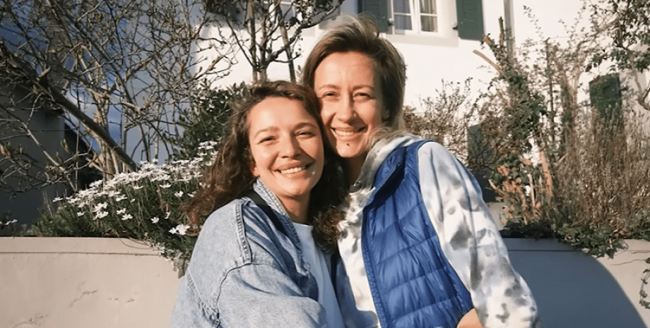 Зоя Мозгова з дівчиною