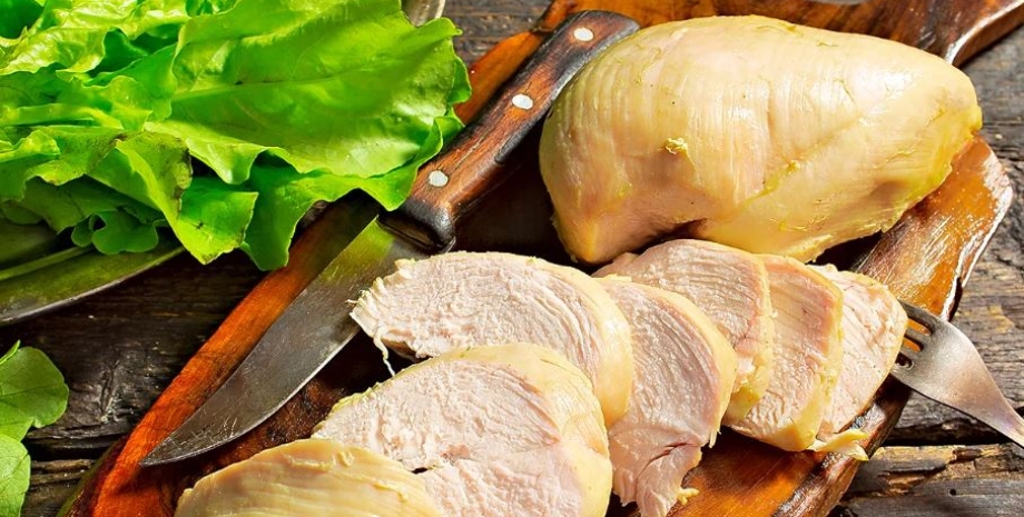 Куриные грудки в сливочном соусе с чесноком на сковороде: лучший рецепт - Лайфхакер
